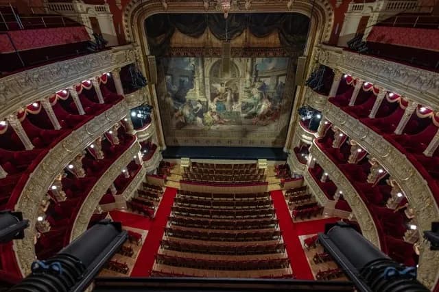 Repertuar Teatru Polskiego: Klasyka i Nowości na Scenach