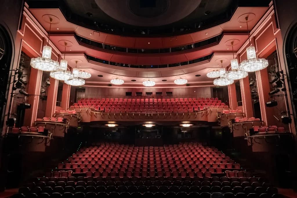 Praca w teatrze w Warszawie - aktualne oferty i warunki zatrudnienia