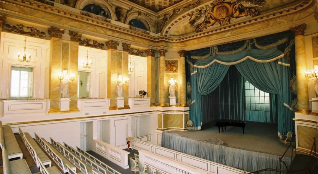 Miesięcznik teatr – historia, recenzje i wpływ na kulturę w Polsce