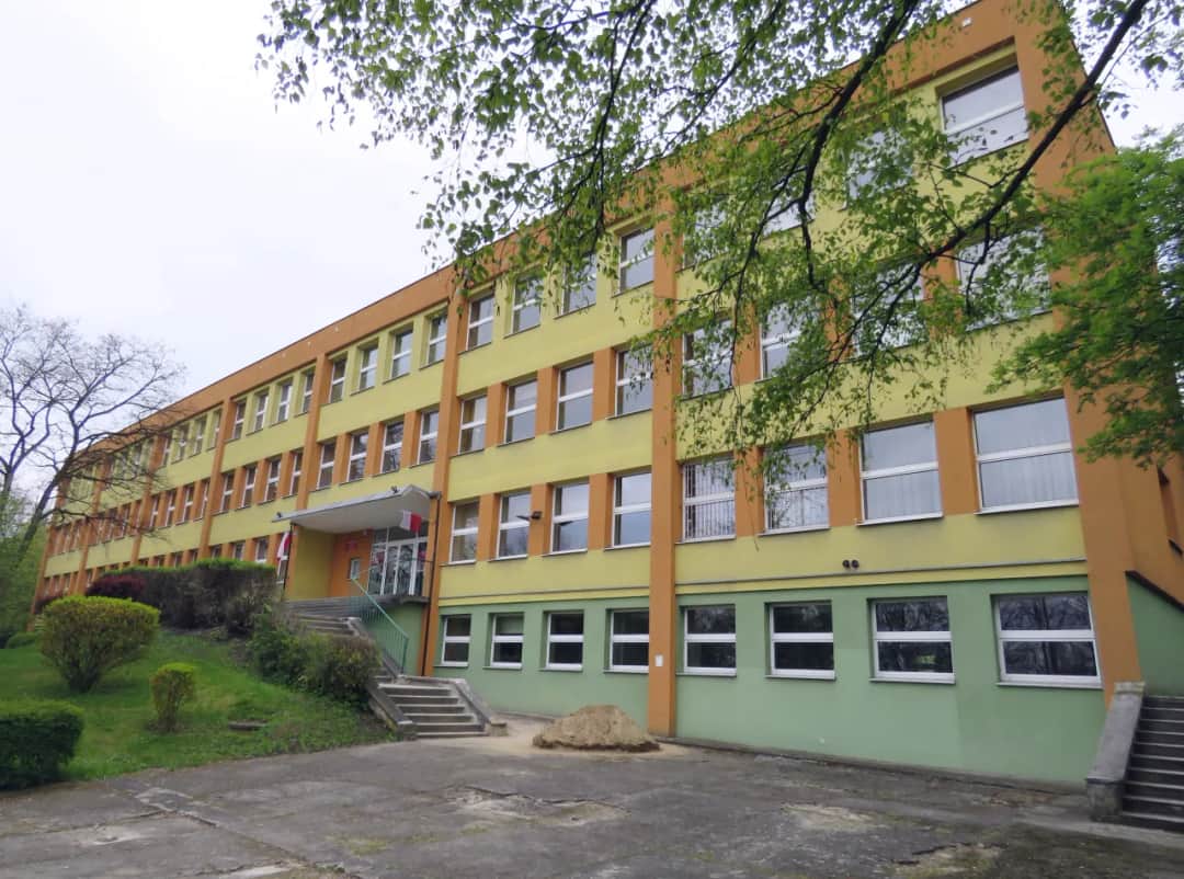 V LO Poznań - Renomowana Klaudynka: Fakty i Osiągnięcia