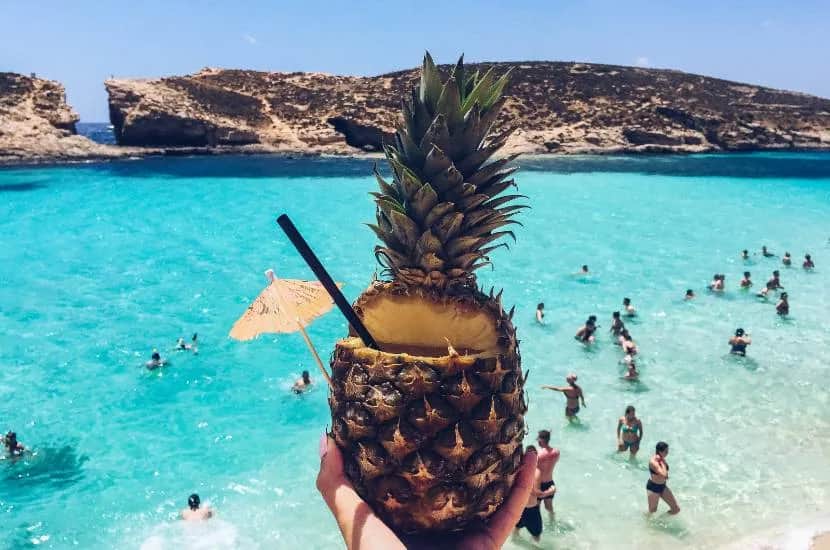 Ile trwa lot na Maltę? Poznaj czas podróży z Polski